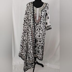 Elegant Black and White Embroidered Phulksri Kurta And Dupatta